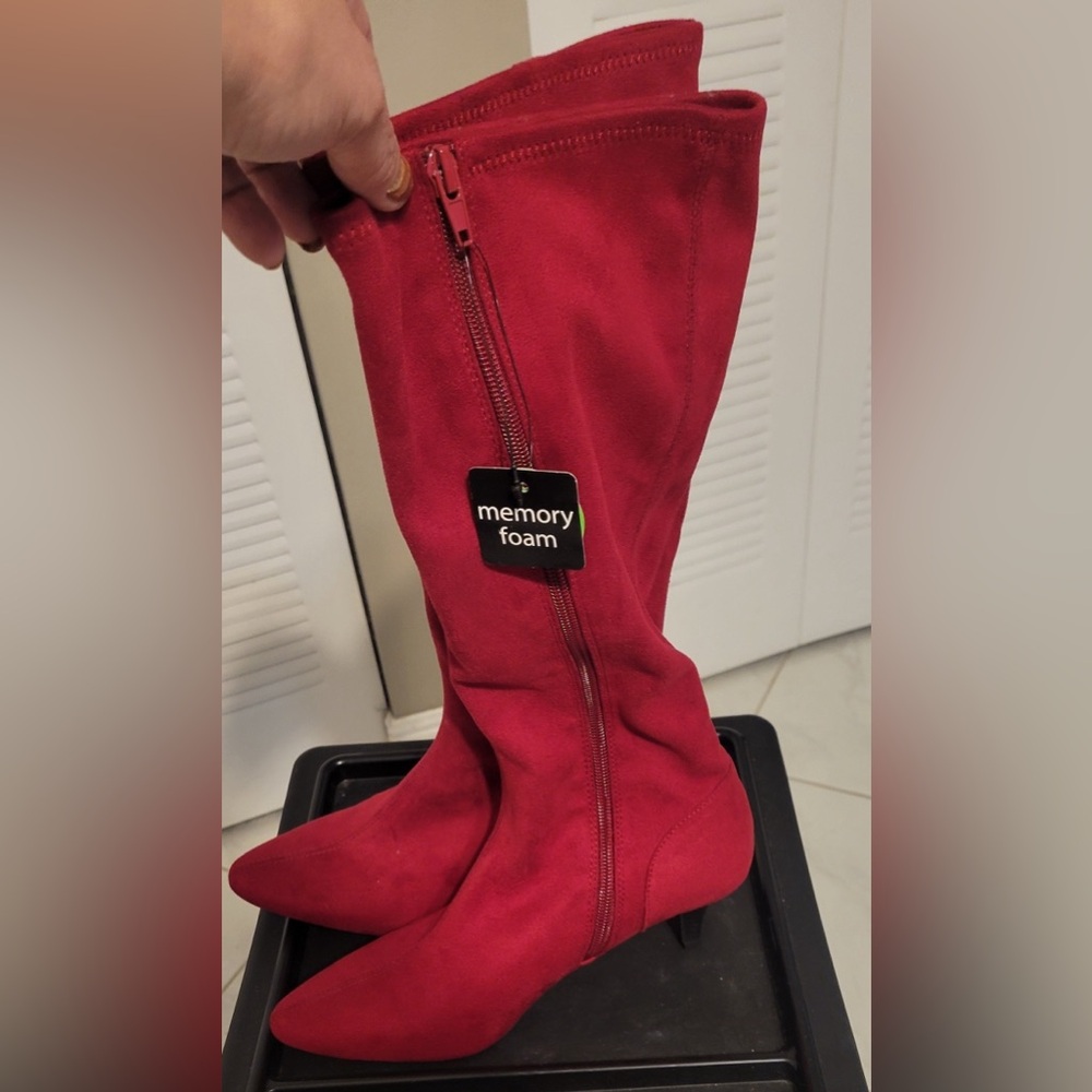 7.5 red boots (unused)